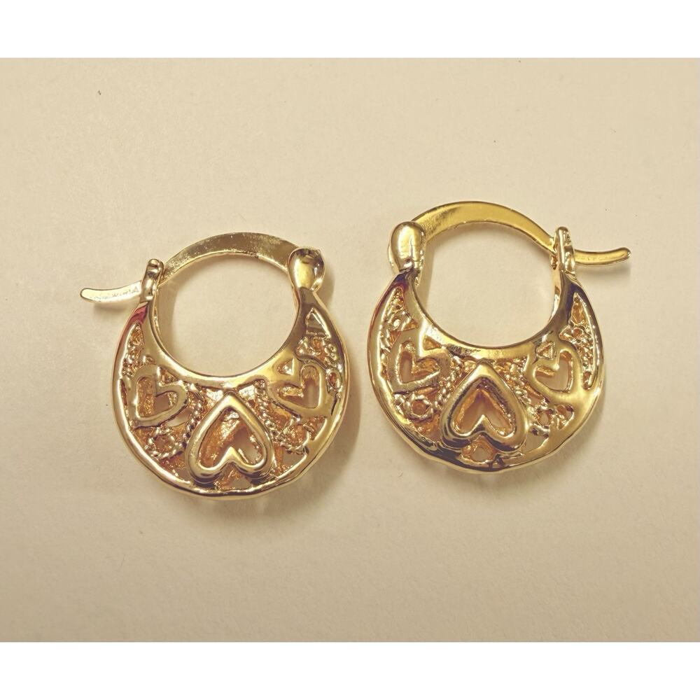 Gold Filled SMALL Oro Laminado Heart Design Round Basket Hoop Click Top Earrings